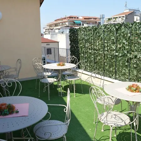 Jolie Center فندق مبيت وإفطار