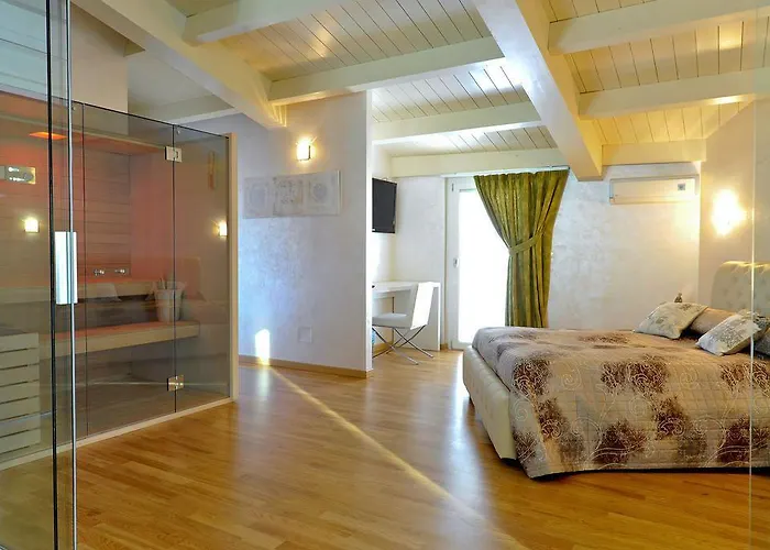 Jolie Center Bed & Breakfast