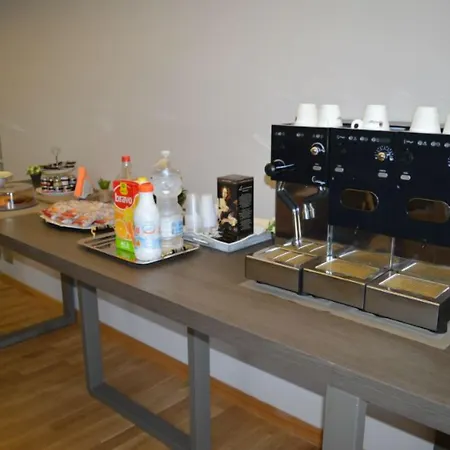 Jolie Center Bed and Breakfast 4*